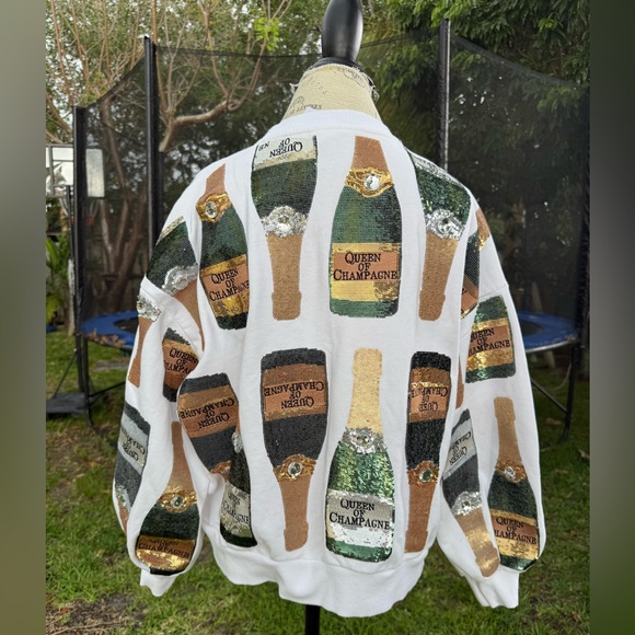 Queen of sparkle sweatshirt size S very good condition ( missing one stone ) - Picture 3 of 4